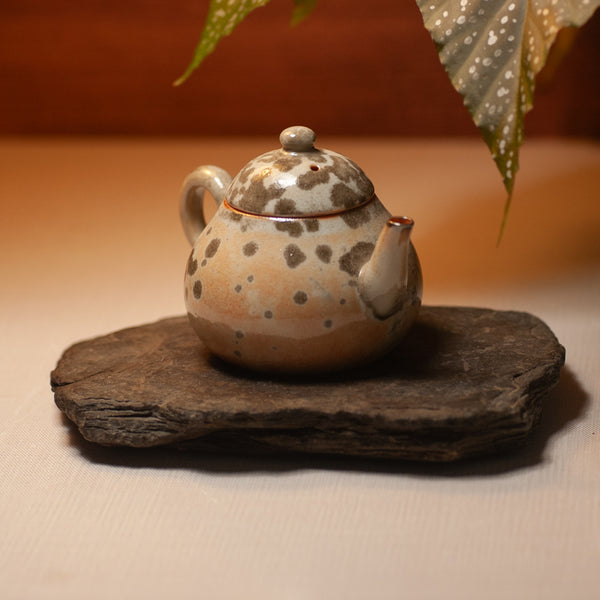 Shino Pear Pot